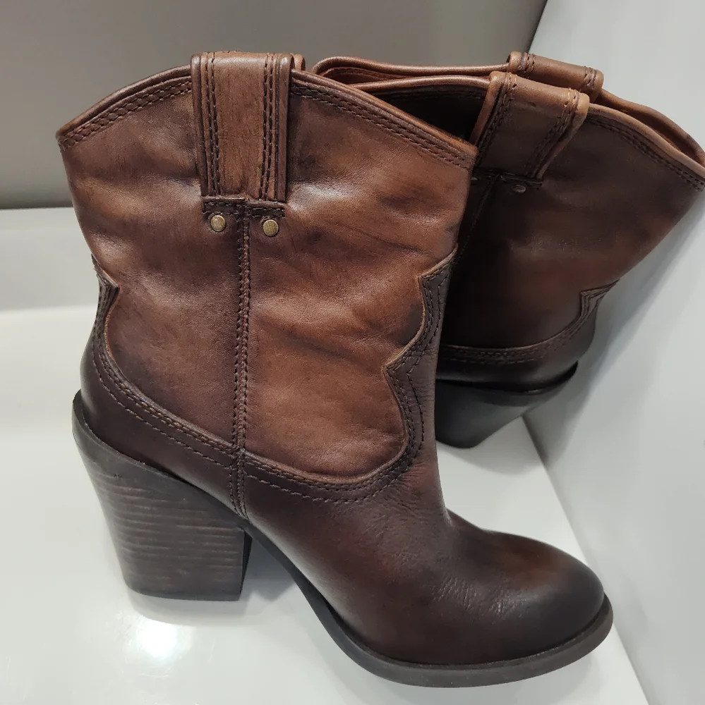 NWT Lucky Brand Elena Genuine Leather Pull On Heeled Ankle Cowgirl Boots, 7M - Picture 14 of 14
